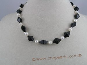 pn019 White potato shape pearl necklace with black crystal beads