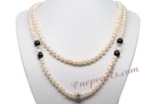 Pn578 Elegant White and Black Cultured Pearls Opera Necklace For the Fall