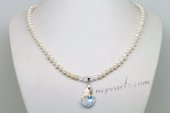 Pn618 Elegant Hand Knotted Cultured Pearl Necklace with Austria Pendant