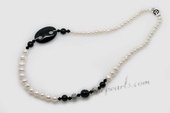 Pn647 Freshwater Pearl Necklace with Potato White Pearl and Black Agate