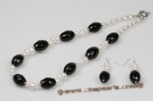 pnset486 Handcrafted Cultured Pearl and Black Agate Necklace