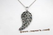 Sp149 30*65mm Colorized Sea Shell Pendant Necklace in Comma Design