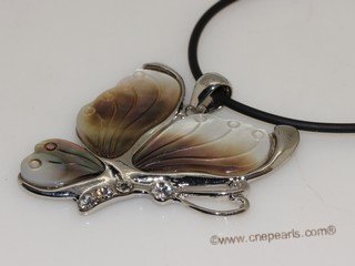 sp165  silver tone oyster shell pendant butterfly design