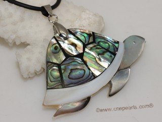 sp172 Lovely turtoise design  mother of pearl shell pendant