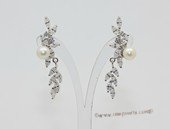spe598  Freshwater Bread Pearl and Zircon Stud Earrings in Sterling Silver