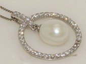 Spp432 Cubic Zirconia Open Circle Freshwater Pearl Pendant in Sterling Silver