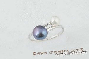 spr042 Timeless black and white freshwater pearl ring in sterling silver