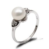 Spr164 Beautiful Sterling Silver Ring Shimmers with a White Freshwater Pearl