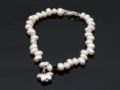 stcbr006 Cultured pearl& Faceted Aagte Bracelet with Silver toned Charm