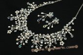 Wnset017 Delicate hand crafted pearl and crystal wedding jewelry Set