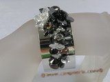 zbr037 Handcraft steel bangle combine with layer flower 

zircon & pearl